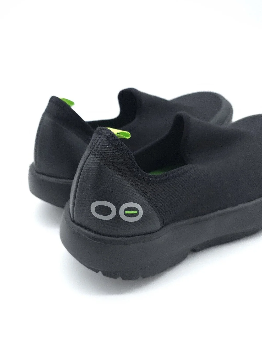 Oofos OOmg eeZee Low Recovery Women’s Black Slip On Shoes Size 6.5